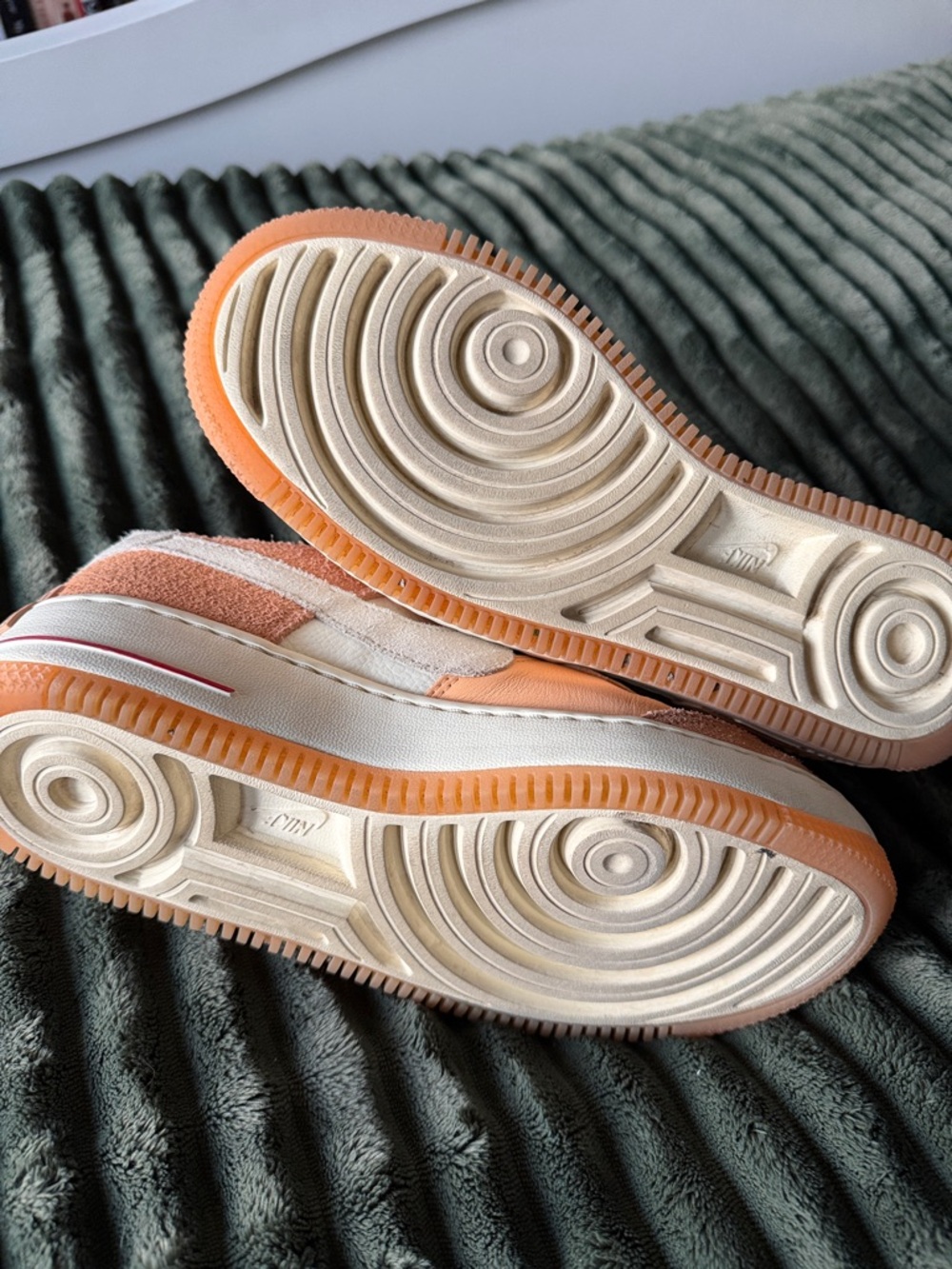 Nike Suede Air Force 1 Sneakers Cream & Peach - Picture 5 of 5